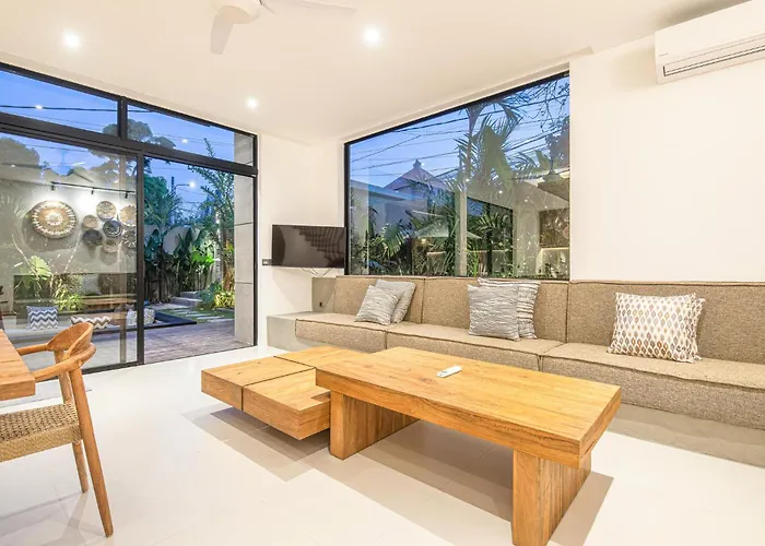 Elegant 5br Modern Steps From Cafe Del Mar 別荘