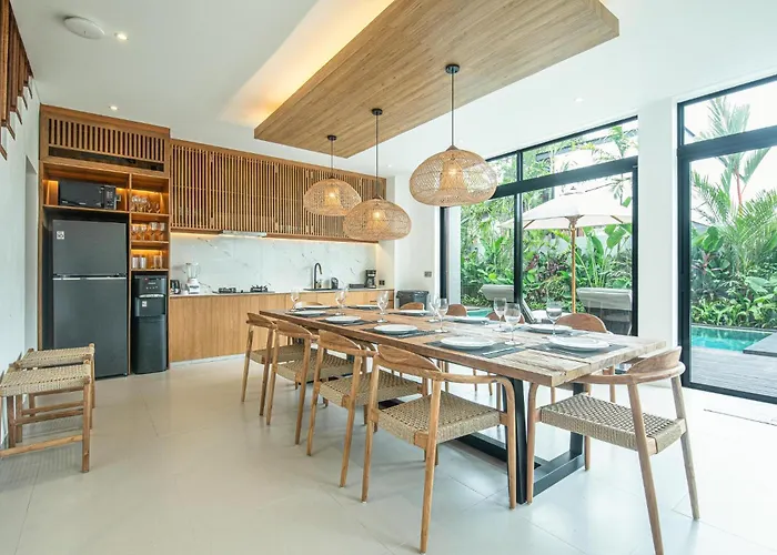 Elegant 5br Modern Steps From Cafe Del Mar *