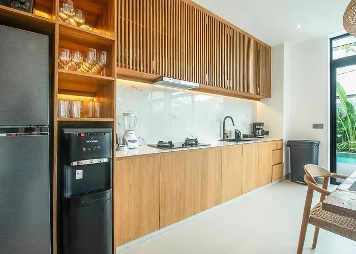 Elegant 5br Modern Steps From Cafe Del Mar *