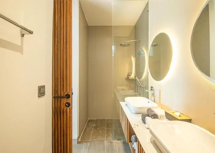 Elegant 5br Modern Steps From Cafe Del Mar 別荘