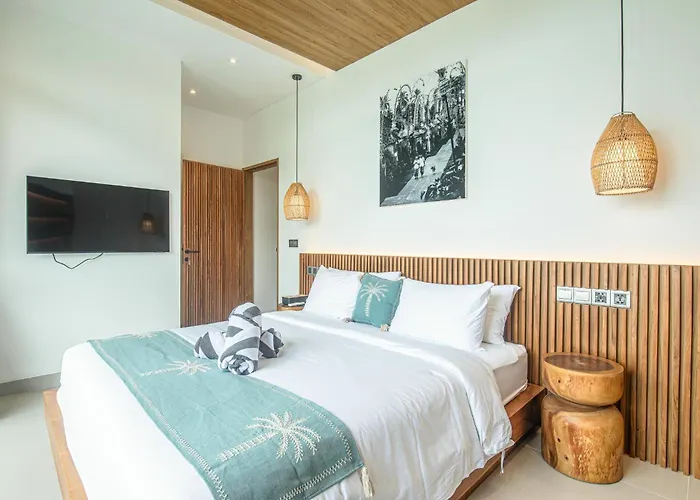 Elegant 5br Modern Steps From Cafe Del Mar *