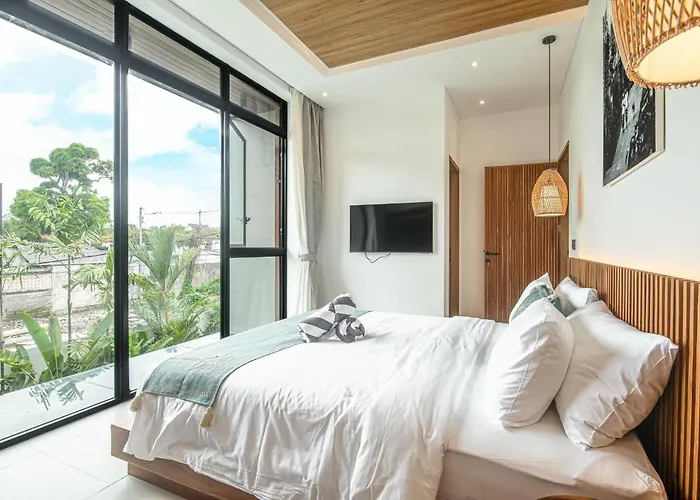 Elegant 5br Modern Steps From Cafe Del Mar *