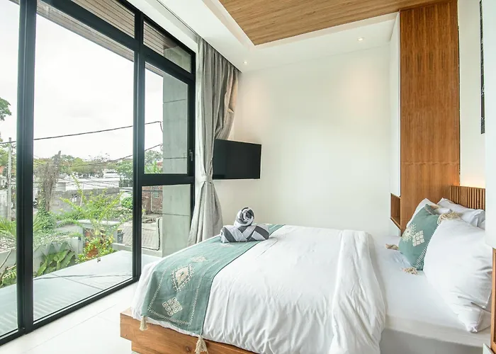 Elegant 5br Modern Steps From Cafe Del Mar *