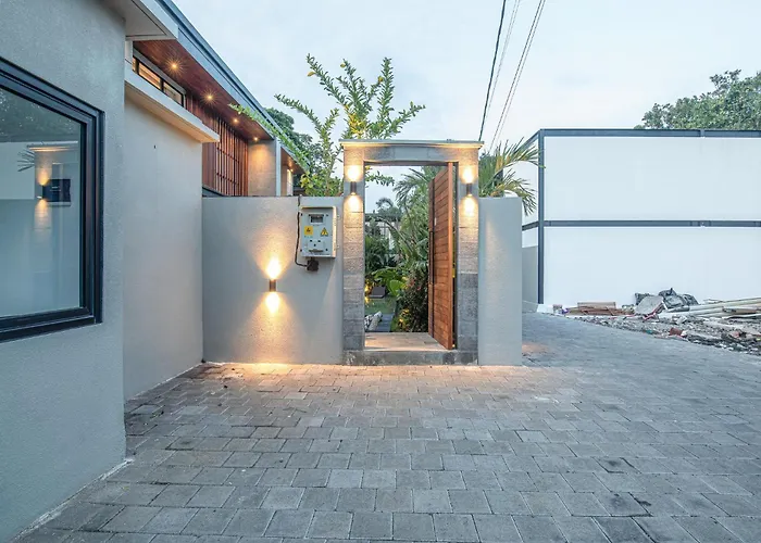 Elegant 5br Modern Steps From Cafe Del Mar 別荘 *